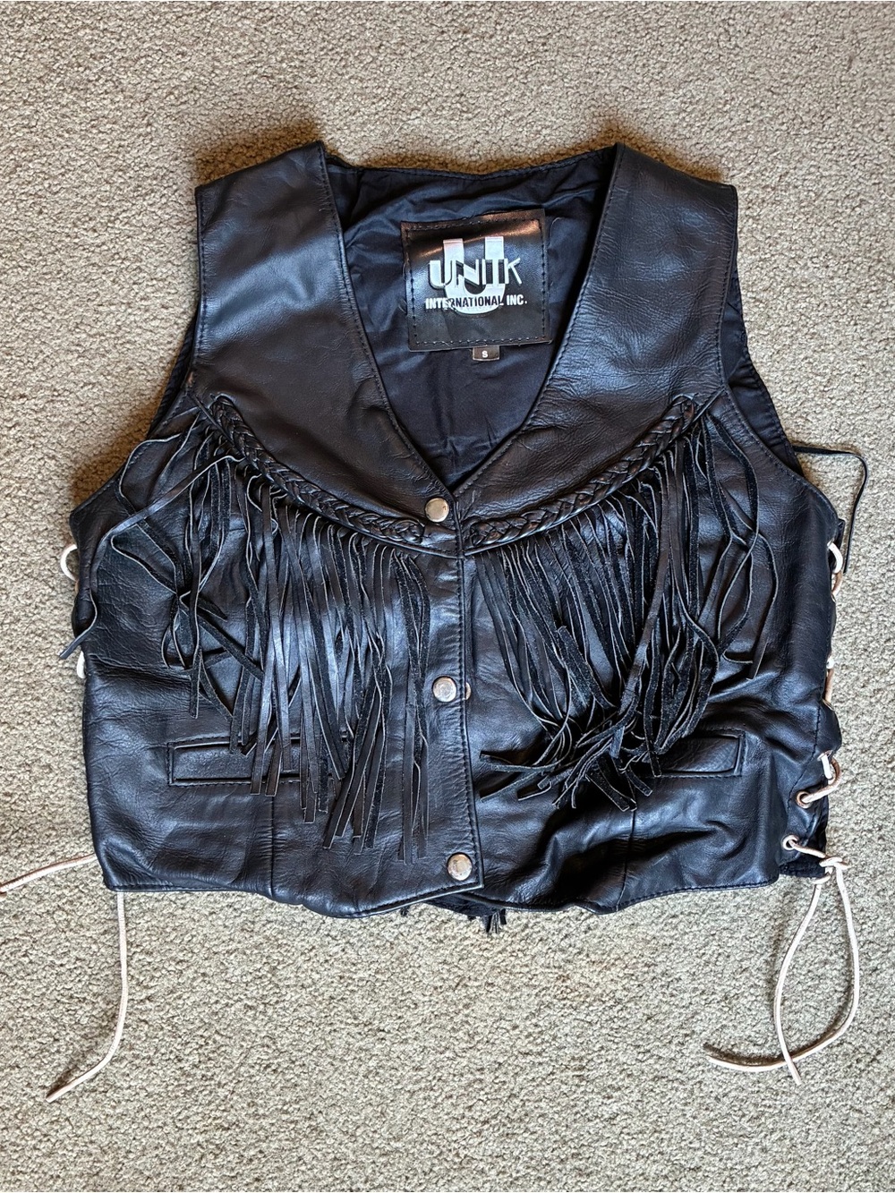 Women’s Unik Black Leather Fringe Biker Motorcycle Vest with White Wolf Moon - Picture 2 of 12
